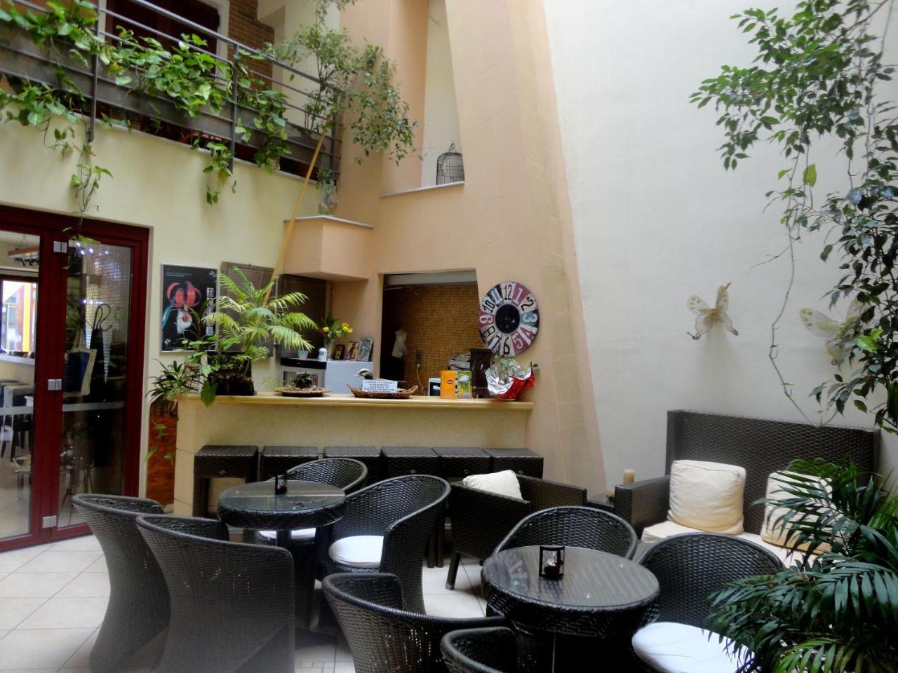 Lirio Guest House Makrakómi Exteriér fotografie